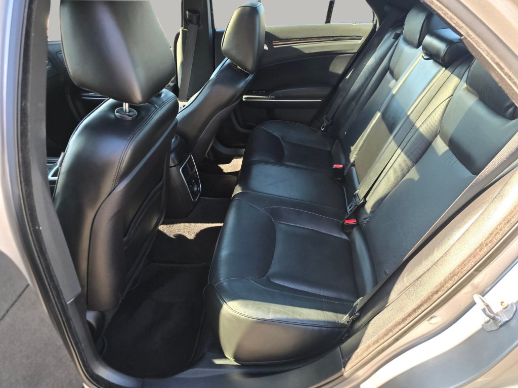 Used 2011 Chrysler 300 C RWD image 24