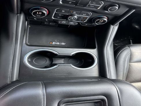 Used 2021 Chevrolet Suburban LT image 26