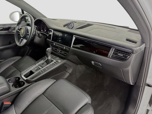 Certified 2021 Porsche Macan image 31