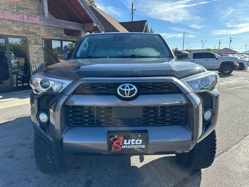 Used 2021 Toyota 4Runner SR5 AWD/4WD image 10