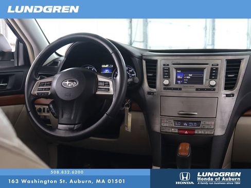 Used 2013 Subaru Outback 2.5i Limited w/ Moonroof Pkg AWD/4WD image 4