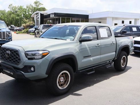 Used 2023 Toyota Tacoma TRD Off-Road w/ Black Out Package (TMS) AWD/4WD image 5