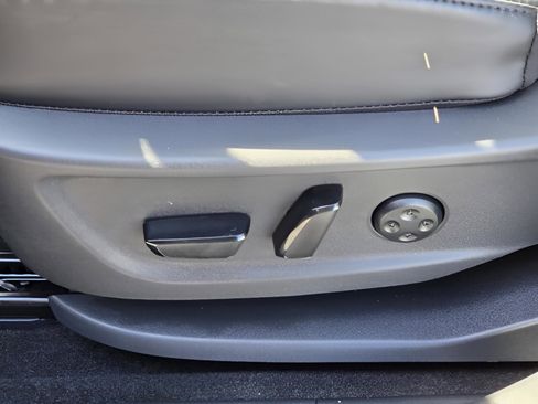 Used 2024 Nissan Ariya FWD image 15