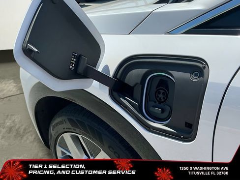 Used 2025 Cadillac Optiq Luxury 2 w/ LPO, Floor Liner Package AWD/4WD image 31