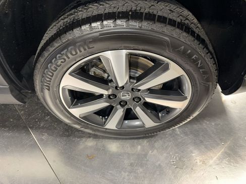 Used 2023 Honda Pilot Touring image 12