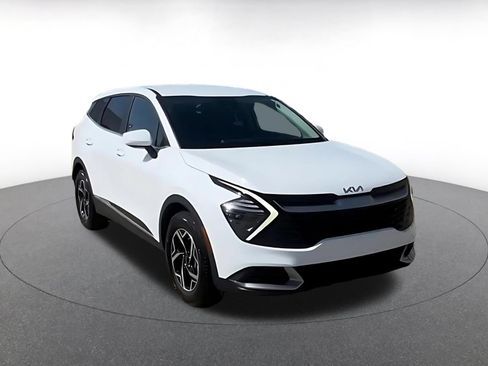 Used 2025 Kia Sportage LX FWD image 3