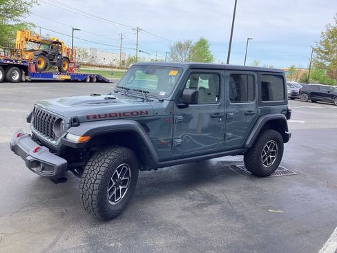 Used 2024 Jeep Wrangler Unlimited Rubicon image 6