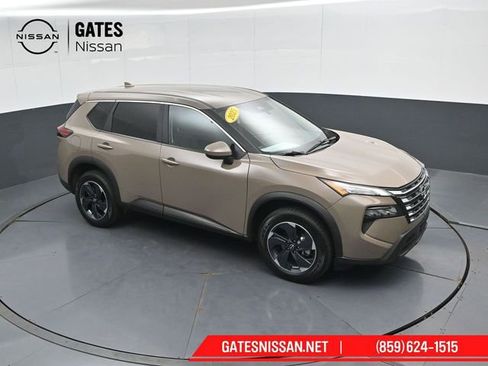 Used 2025 Nissan Rogue SV AWD/4WD image 43