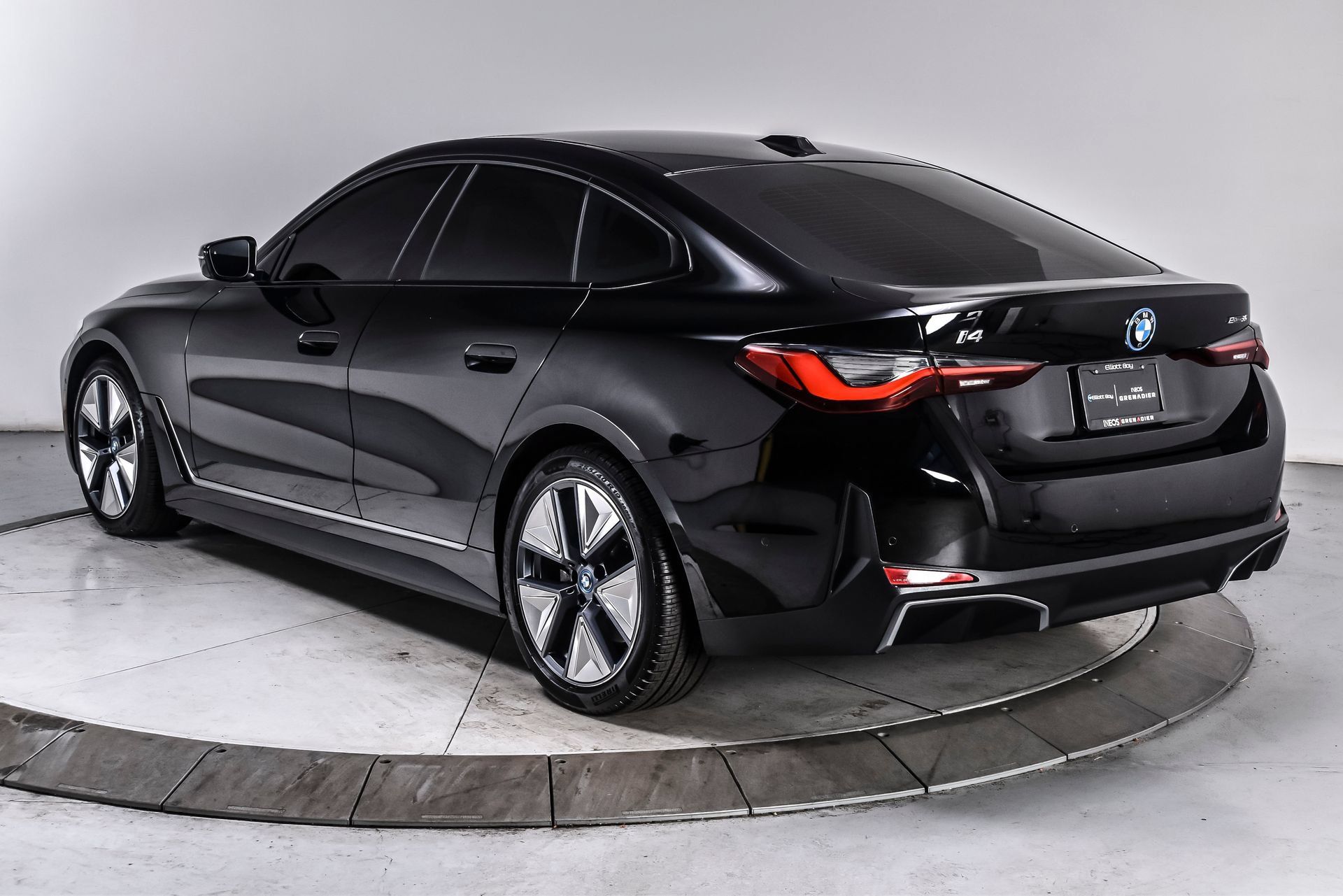 Used 2023 BMW i4 eDrive35 w/ Premium Package RWD image 4