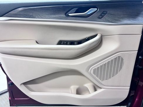 Used 2023 Jeep Grand Cherokee L Limited w/ Trailer Tow Group (B) image 4