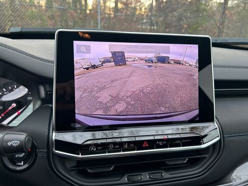 New 2026 Jeep Compass Limited image 17