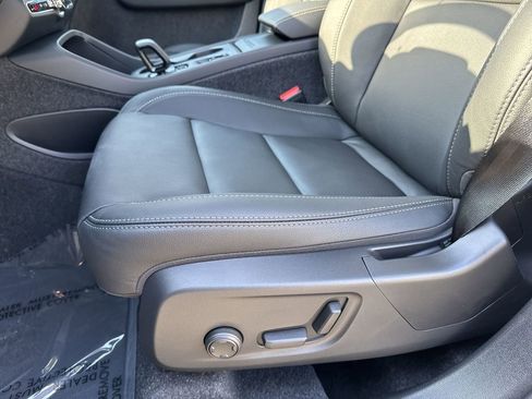New 2025 Volvo XC40 B5 Core w/ Protection Package Premier image 16