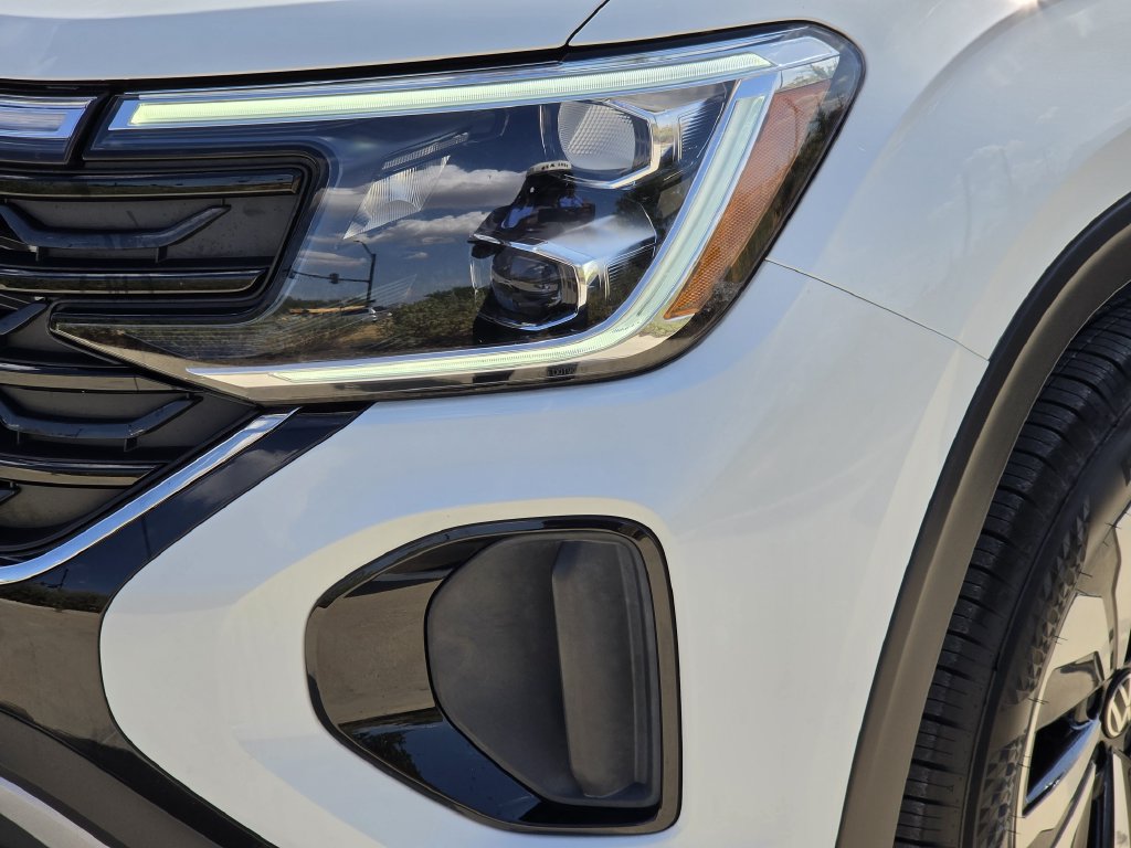 Used 2024 Volkswagen Atlas Cross Sport SE FWD image 6