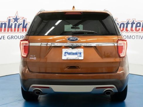 Used 2017 Ford Explorer XLT image 6