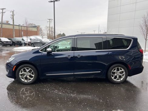 Used 2020 Chrysler Pacifica Limited image 8
