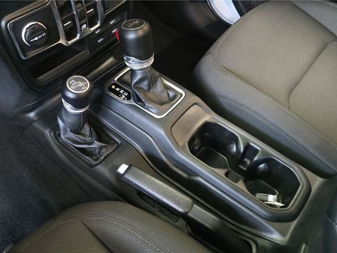 Used 2022 Jeep Wrangler Unlimited Sport AWD/4WD image 22