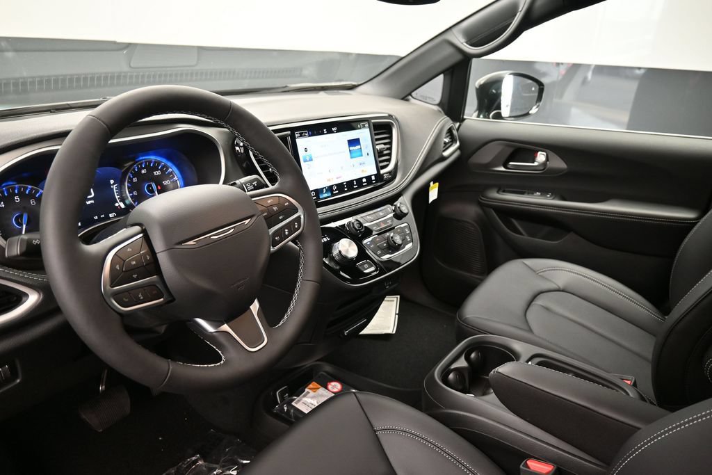 New 2027 Chrysler Pacifica Select w/ Family Tech Group FWD image 16