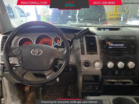 Used 2013 Toyota Tundra 4x4 CrewMax w/ Tow Pkg image 9