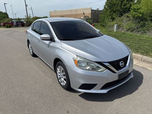 Used 2019 Nissan Sentra S image 2