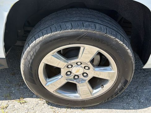 Used 2016 Chevrolet Suburban LT RWD image 12