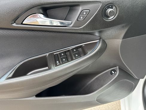 Used 2017 Chevrolet Cruze LT w/ Convenience Package FWD image 10