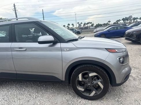 Used 2023 Hyundai Venue SEL w/ Cargo Package FWD image 4