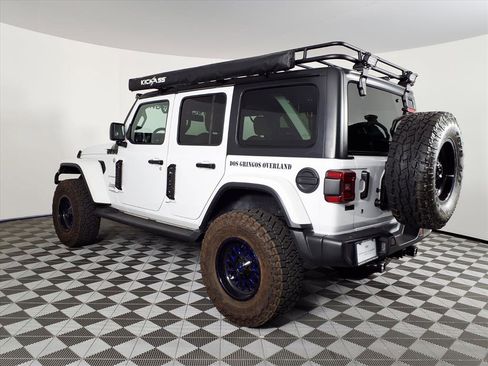 Used 2018 Jeep Wrangler Unlimited Sahara image 6