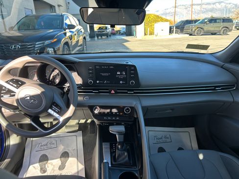 Certified 2022 Hyundai Elantra SEL image 15