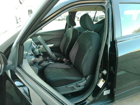 Used 2018 Nissan Kicks SV image 13