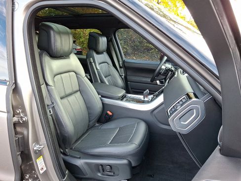 Used 2022 Land Rover Range Rover Sport HSE Dynamic image 3