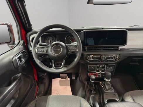 Used 2025 Jeep Wrangler Willys image 18