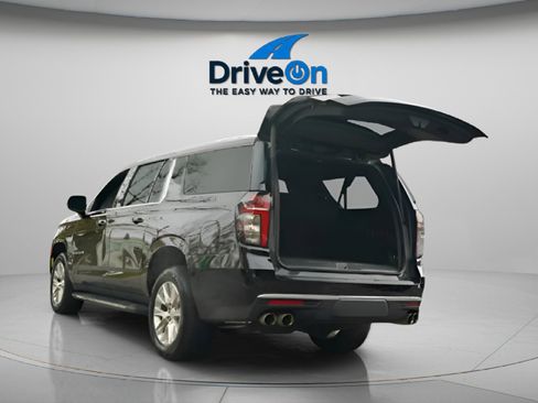 Used 2024 Chevrolet Suburban Premier image 8