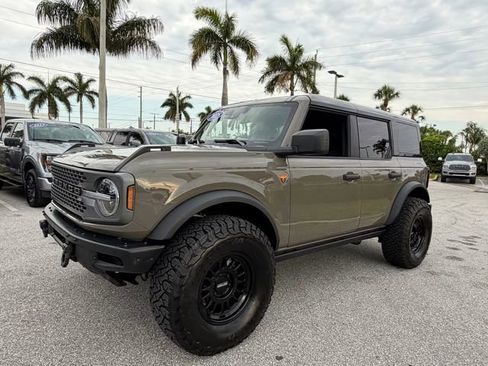 Used 2025 Ford Bronco Badlands AWD/4WD image 3