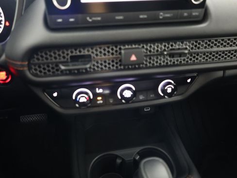 Used 2025 Honda HR-V Sport image 16