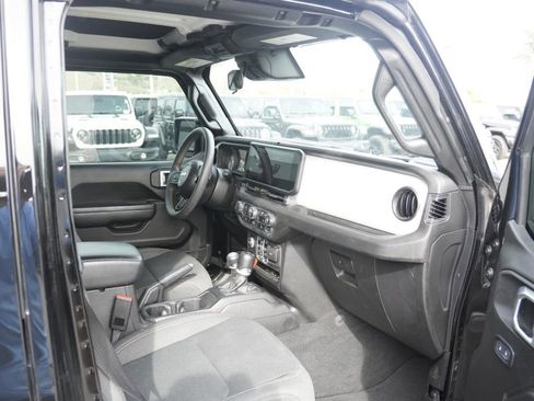 Used 2024 Jeep Wrangler Unlimited w/ Technology Group image 19