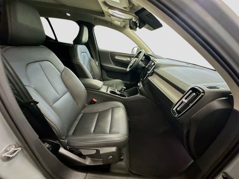 Used 2025 Volvo XC40 B5 Core image 34