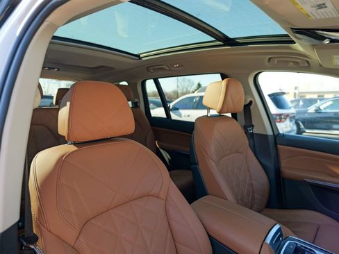 Used 2024 BMW X7 xDrive40i w/ Premium Package AWD/4WD image 44
