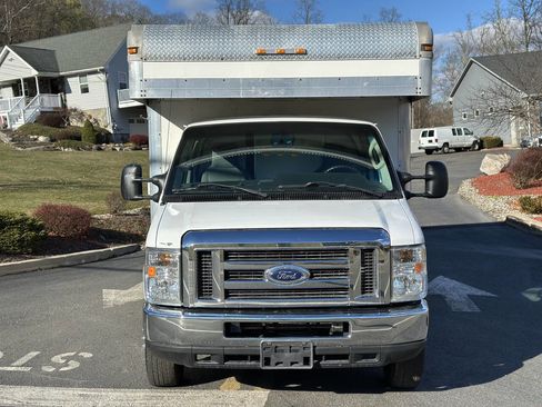 Used 2017 Ford E-350 and Econoline 350 Super Duty w/ Power Windows & Locks Group image 3
