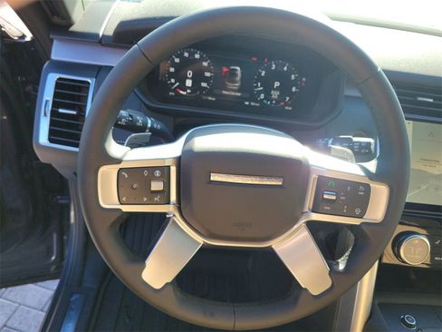 New 2025 Land Rover Discovery Dynamic SE image 29