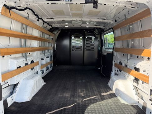 Used 2024 Ford Transit 250 Low Roof w/ Exterior Upgrade Package RWD image 8