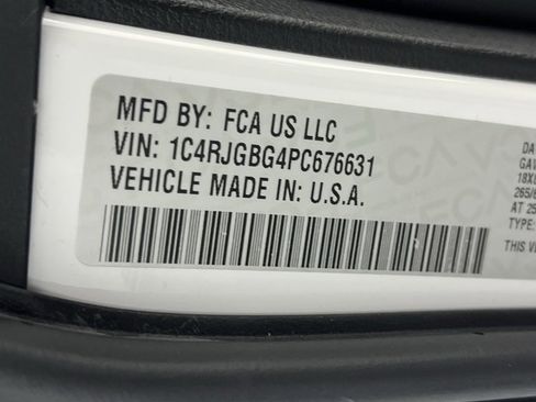 Used 2023 Jeep Grand Cherokee Limited image 36