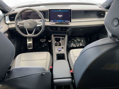 New 2026 Volkswagen Tiguan SE R-Line image 17