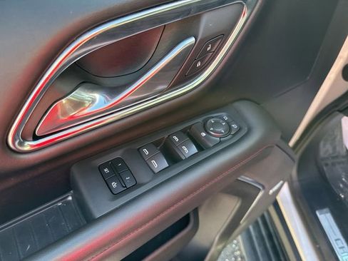 Used 2022 Chevrolet Suburban RST w/ Sport Performance Package image 17