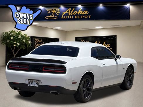 Used 2020 Dodge Challenger SXT w/ Driver Convenience Group RWD image 5