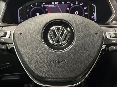 Used 2021 Volkswagen Tiguan SEL AWD/4WD image 18