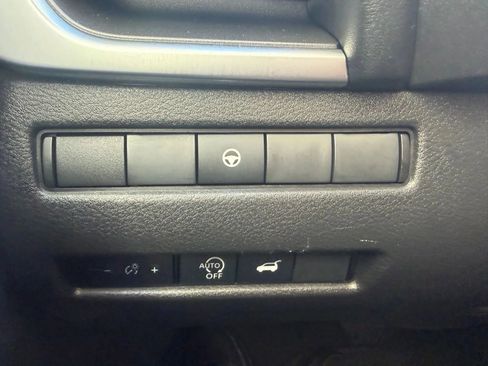 Used 2024 Nissan Rogue SV image 17