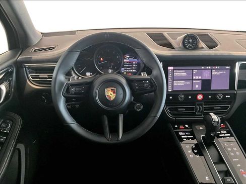 Used 2026 Porsche Macan image 16