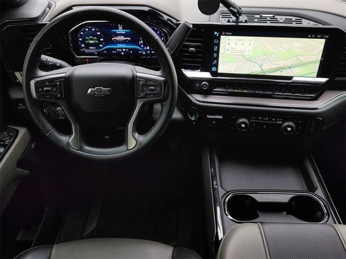 Used 2024 Chevrolet Silverado 2500 ZR2 w/ Technology Package image 28