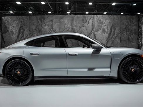 Used 2021 Porsche Taycan image 24