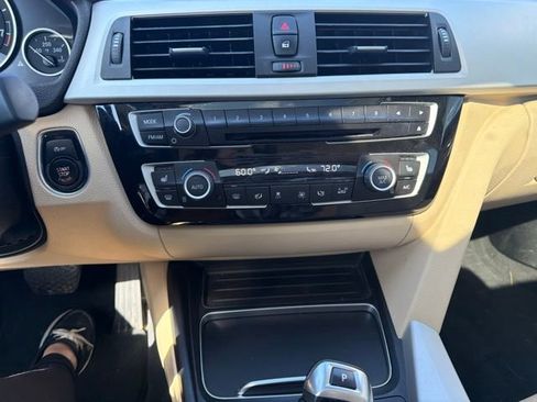 Used 2018 BMW 320i xDrive Sedan w/ Premium Package AWD/4WD image 24